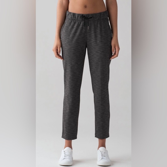 Lululemon, On The Fly Pant, Heathered Black, Size 4 - Picture 2 of 12